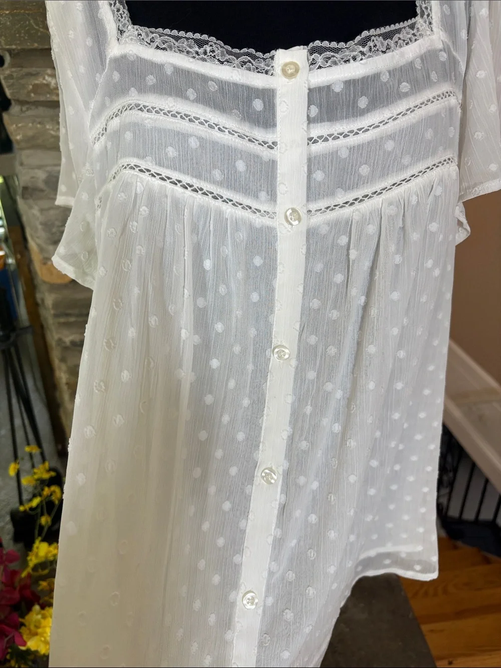 NWT torrid White Swiss Dot Button-Front Blouse - Picture 8 of 8